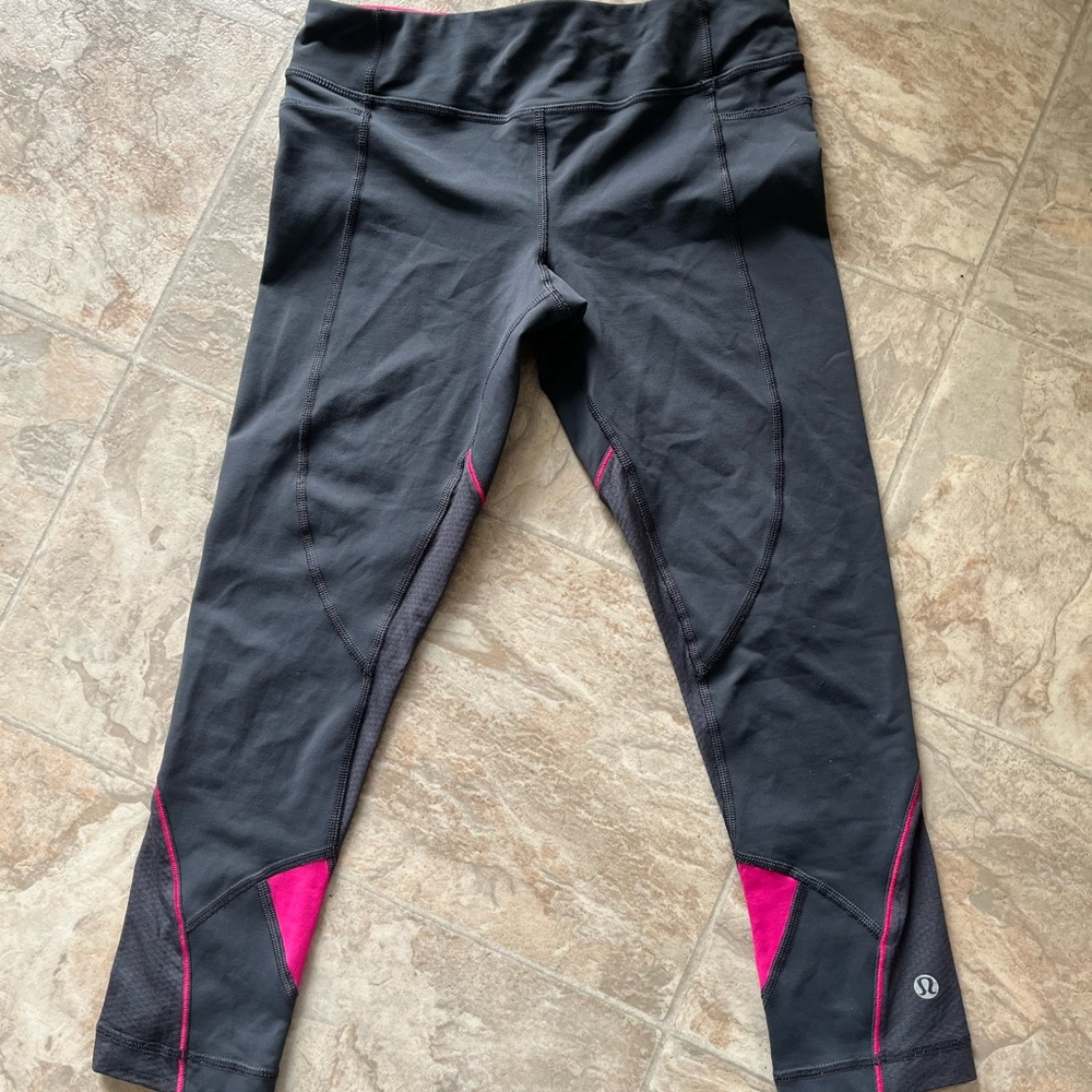 Lululemon sz 4 Capri leggings great condition
